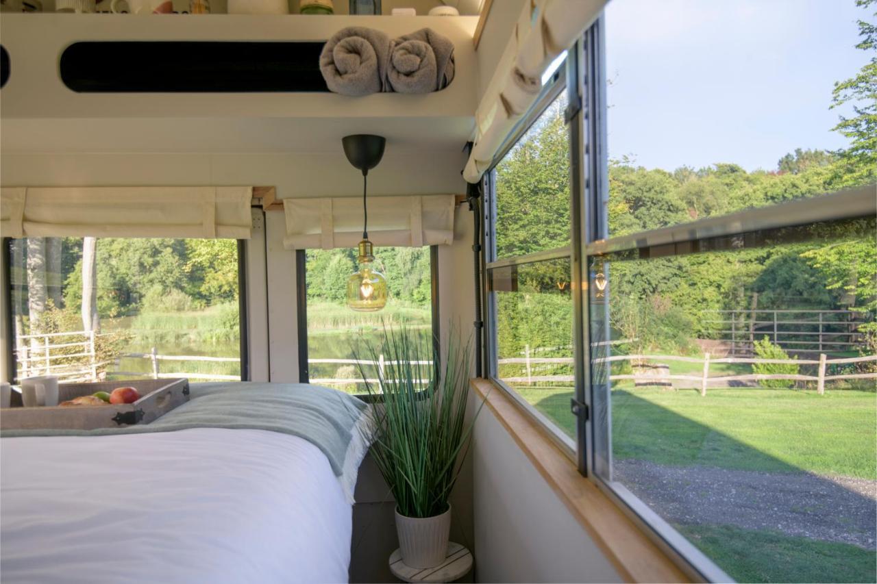 אוקפילד American School Bus Retreat With Hot Tub In Sussex Meadow מראה חיצוני תמונה