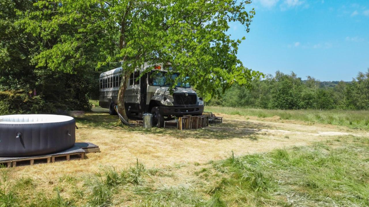 אוקפילד American School Bus Retreat With Hot Tub In Sussex Meadow מראה חיצוני תמונה