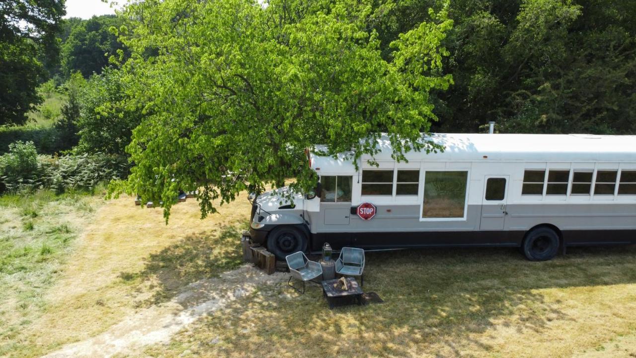 אוקפילד American School Bus Retreat With Hot Tub In Sussex Meadow מראה חיצוני תמונה