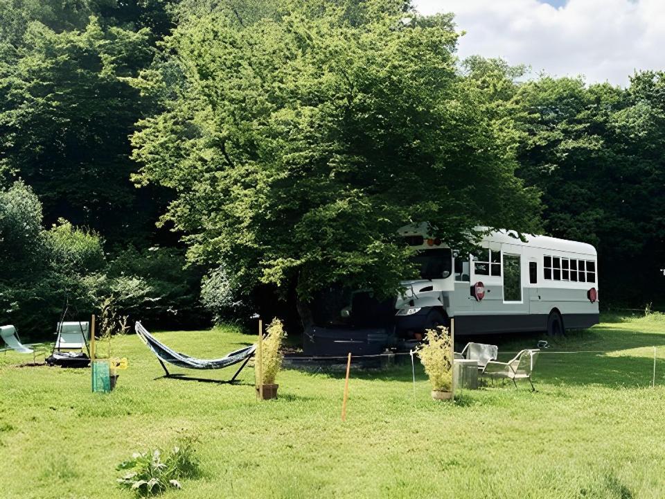 אוקפילד American School Bus Retreat With Hot Tub In Sussex Meadow מראה חיצוני תמונה